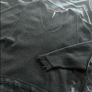Free People - Irrestible V-Neck Frayed sweater
